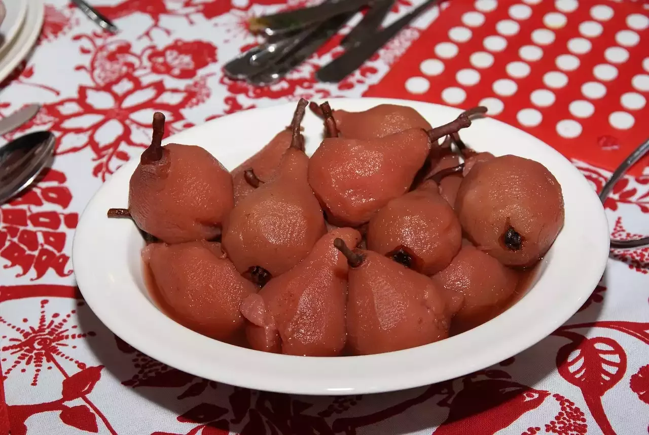 What are the Classic Christmas Delicacies from Around the World?
